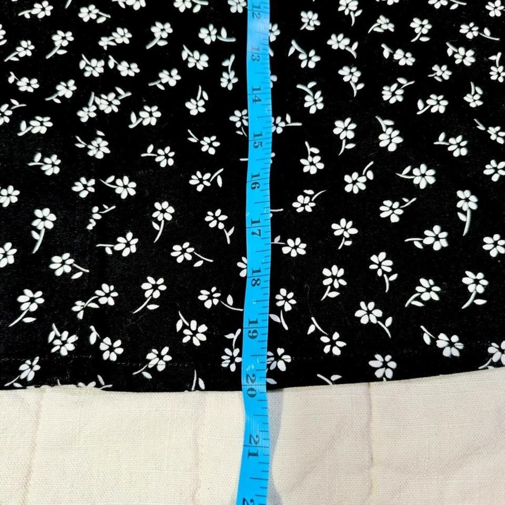 Vintage Bill Blass Jeans Black Floral Mini Skirt – Size 4P (Stretch Cotton) - Picture 3 of 6